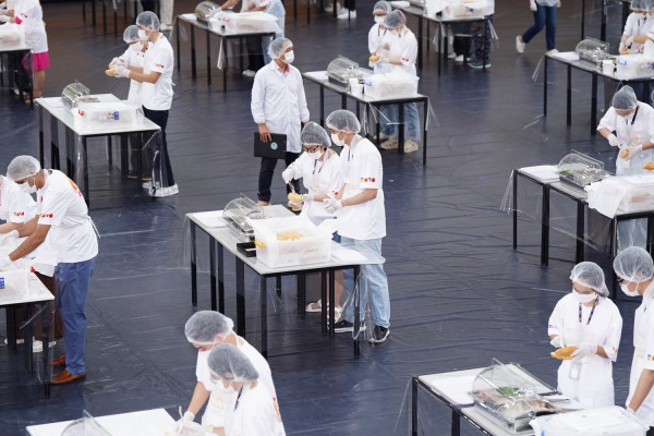 631 ổ bánh mì Việt Nam xếp số '25' xác lập kỷ lục thế giới 631 ổ bánh mì Việt Nam xếp số '25' xác lập kỷ lục thế giới