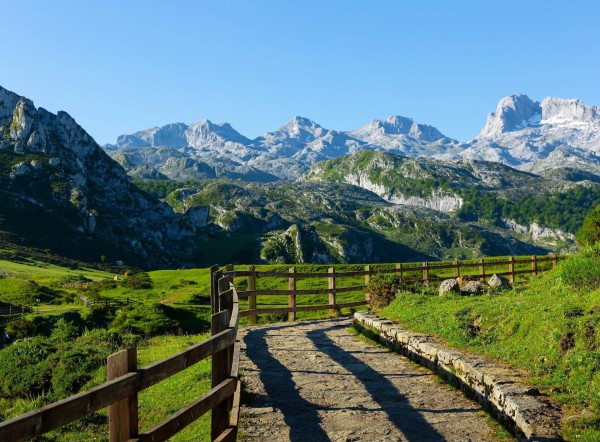 Báo Anh chọn hai điểm đến ở Việt Nam vào top đẹp nhất thế giới