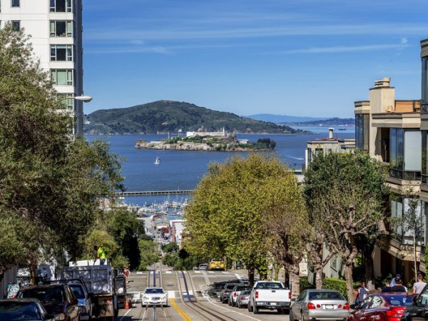 Bên trong hòn đảo khét tiếng nơi ông Trump muốn mở cửa nhà tù Bên trong hòn đảo khét tiếng nơi ông Trump muốn mở cửa nhà tù