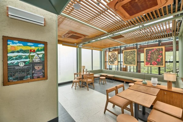 Bên trong quán cà phê Starbucks cao nhất châu Á tại Việt Nam