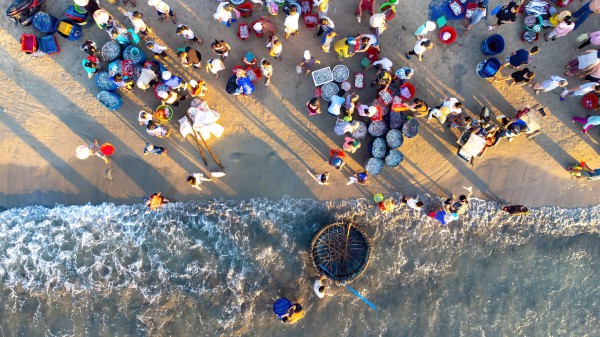 Biển Đà Nẵng đẹp ngất ngây vào khoảnh khắc bình minh, hút hồn du khách