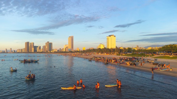 Biển Đà Nẵng đẹp ngất ngây vào khoảnh khắc bình minh, hút hồn du khách