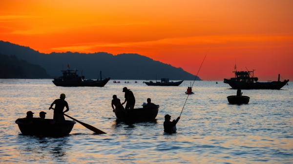 Biển Đà Nẵng đẹp ngất ngây vào khoảnh khắc bình minh, hút hồn du khách