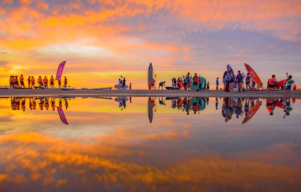 Biển Đà Nẵng đẹp ngất ngây vào khoảnh khắc bình minh, hút hồn du khách