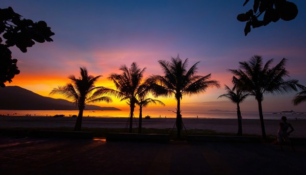 Biển Đà Nẵng đẹp ngất ngây vào khoảnh khắc bình minh, hút hồn du khách