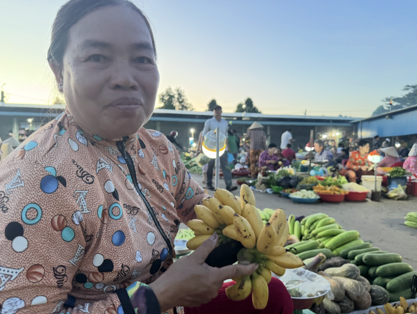 Cầm 100.000 đồng đi chợ chồm hổm lúc 3 giờ sáng mua được gì?