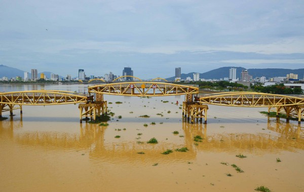 Cận cảnh cây cầu thép vòm đầu tiên nối đôi bờ sông Hàn, sắp chuyển công năng