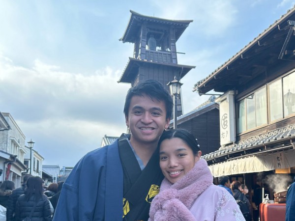 Cặp đôi vừa đi du lịch vừa lập công ty, doanh thu ban đầu đã ngàn tỉ Cặp đôi vừa đi du lịch vừa lập công ty, doanh thu ban đầu đã ngàn tỉ