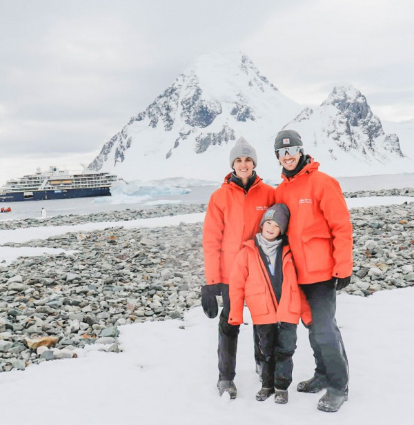 Cậu bé đi du lịch nhiều nhất thế giới, 7 tuổi đặt chân đến 7 châu lục Cậu bé đi du lịch nhiều nhất thế giới, 7 tuổi đặt chân đến 7 châu lục