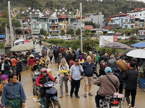 Chợ chó Bắc Hà tấp nập trong mưa rét Chợ chó Bắc Hà tấp nập trong mưa rét