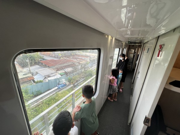 Cho con trẻ du lịch bằng tàu hỏa từ TP.HCM đi Biên Hòa, trở về trên sông như thế nào?