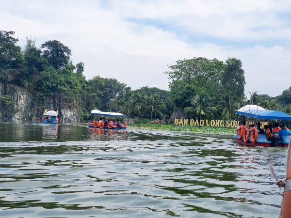 Cho con trẻ du lịch bằng tàu hỏa từ TP.HCM đi Biên Hòa, trở về trên sông như thế nào?