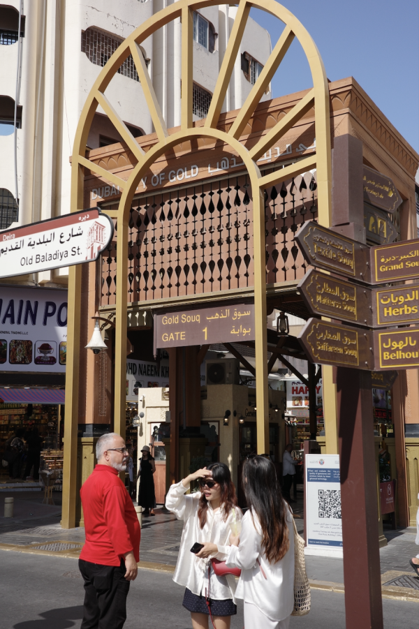 Chợ vàng Dubai tấp nập khách du lịch