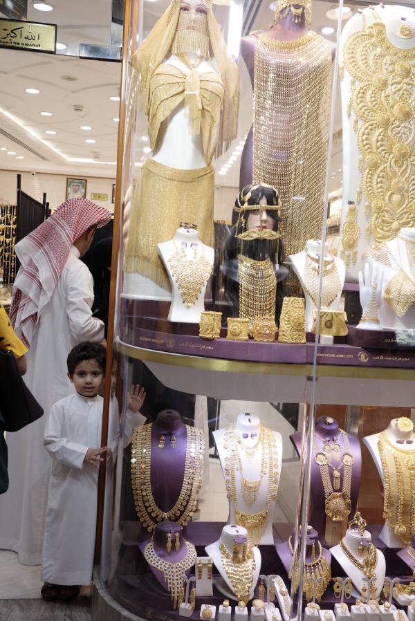 Chợ vàng Dubai tấp nập khách du lịch