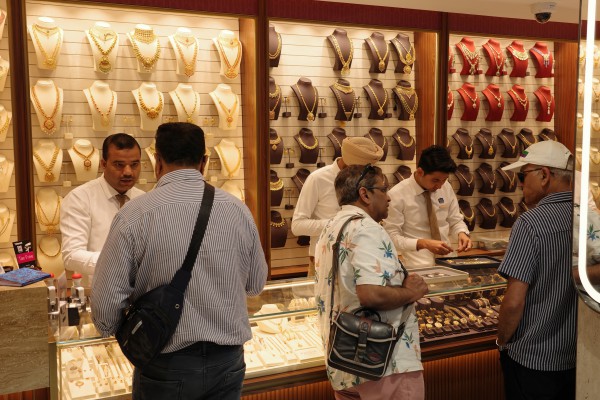 Chợ vàng Dubai tấp nập khách du lịch
