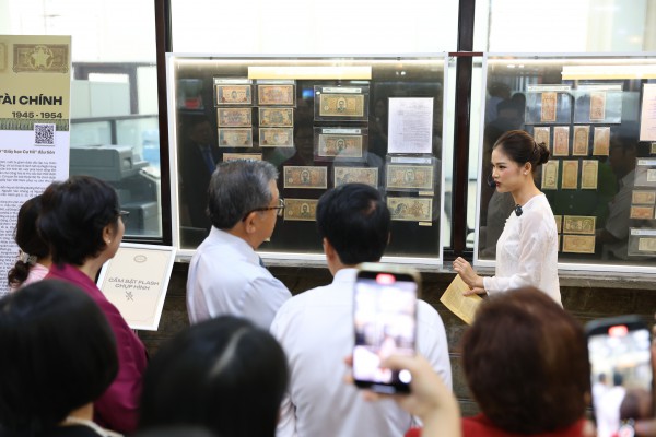 Cuối tuần thong thả đi xem triển lãm đồng tiền Việt Nam tại Ngân hàng Nhà nước Cuối tuần thong thả đi xem triển lãm đồng tiền Việt Nam tại Ngân hàng Nhà nước