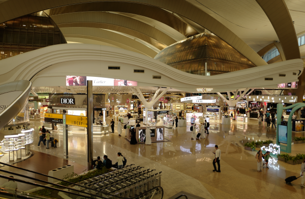 Du khách Việt ngỡ ngàng bước vào 'thế giới siêu thực' ở Abu Dhabi Du khách Việt ngỡ ngàng bước vào 'thế giới siêu thực' ở Abu Dhabi