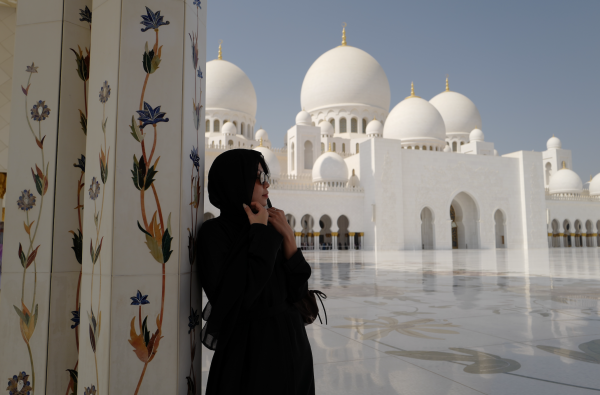 Du khách Việt ngỡ ngàng bước vào 'thế giới siêu thực' ở Abu Dhabi Du khách Việt ngỡ ngàng bước vào 'thế giới siêu thực' ở Abu Dhabi