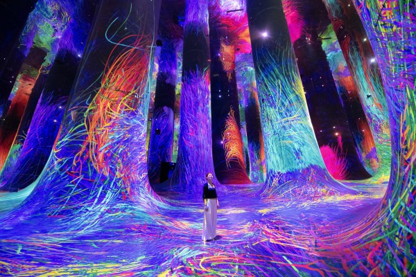 Du khách Việt ngỡ ngàng bước vào 'thế giới siêu thực' ở Abu Dhabi Du khách Việt ngỡ ngàng bước vào 'thế giới siêu thực' ở Abu Dhabi