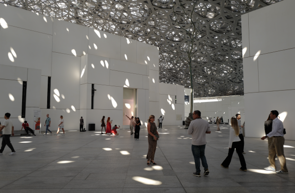 Du khách Việt ngỡ ngàng bước vào 'thế giới siêu thực' ở Abu Dhabi Du khách Việt ngỡ ngàng bước vào 'thế giới siêu thực' ở Abu Dhabi