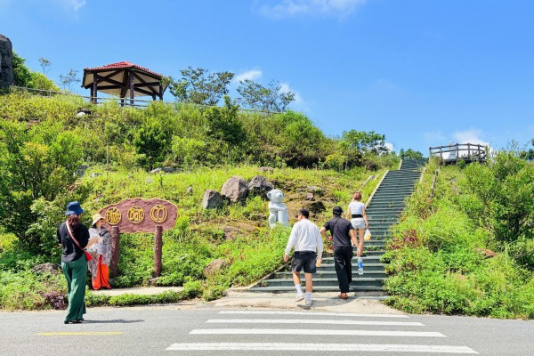 Du khách đến bán đảo Sơn Trà tăng mạnh sau 3 năm đóng cửa vì sạt lở