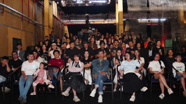 Du khách đổ về xem biểu diễn thực cảnh tại nhà máy chè cổ 1927 Du khách đổ về xem biểu diễn thực cảnh tại nhà máy chè cổ 1927