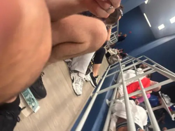 Du khách kể chuyện 'không thể nào quên' khi mắc kẹt ở Dubai vì bom đạn Du khách kể chuyện 'không thể nào quên' khi mắc kẹt ở Dubai vì bom đạn