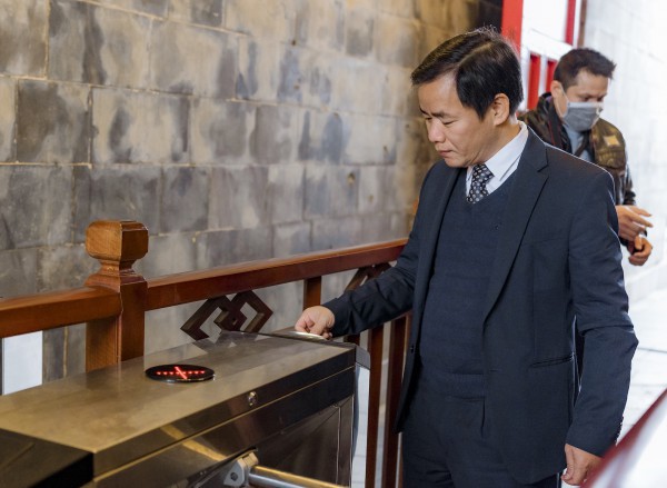 Du khách lần đầu tham quan hoàng cung Huế bằng… thực tế ảo