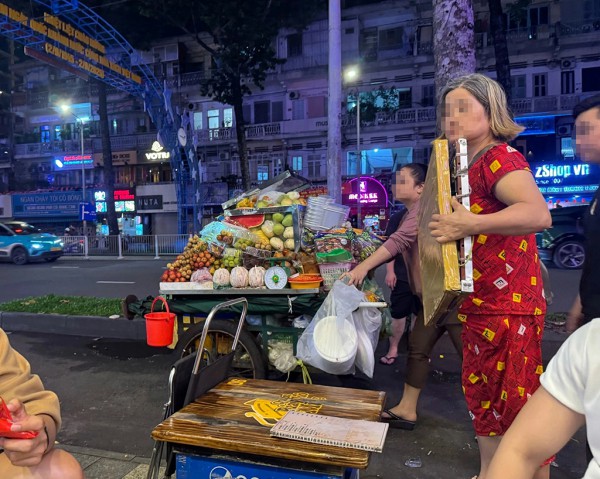 Du khách vẫn khổ vì ăn xin, hàng rong Du khách vẫn khổ vì ăn xin, hàng rong