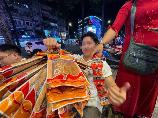 Du khách vẫn khổ vì ăn xin, hàng rong Du khách vẫn khổ vì ăn xin, hàng rong