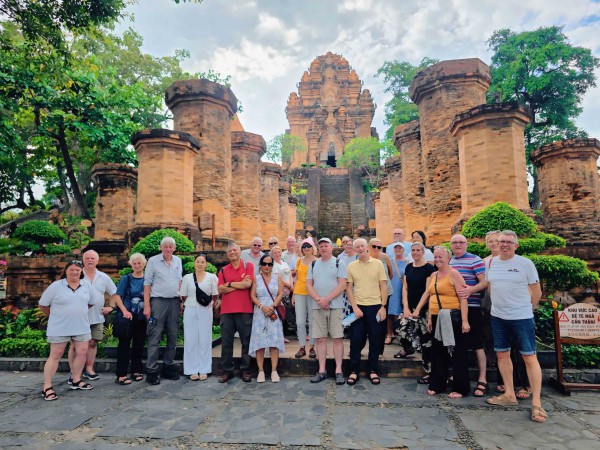 Du lịch bứt tốc bất chấp mưa bão Du lịch bứt tốc bất chấp mưa bão