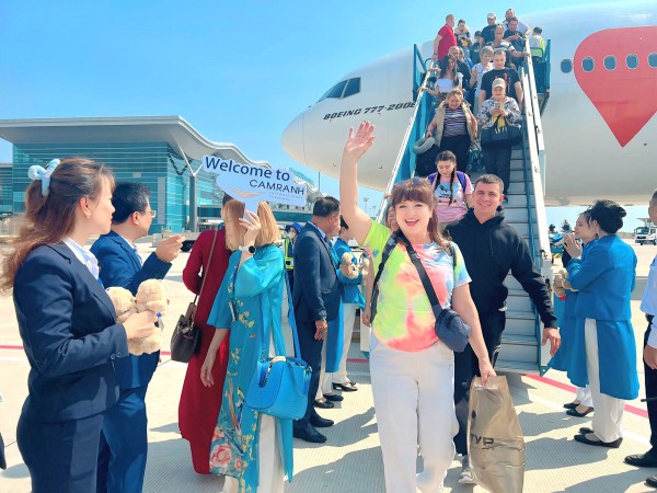 Du lịch hướng tới doanh thu triệu tỉ đồng Du lịch hướng tới doanh thu triệu tỉ đồng