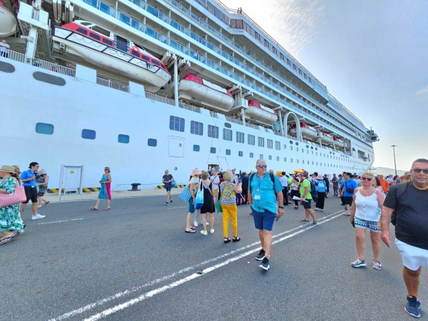 Gần 2.600 du khách quốc tế đến Khánh Hòa bằng tàu biển trong ngày Valentine Gần 2.600 du khách quốc tế đến Khánh Hòa bằng tàu biển trong ngày Valentine