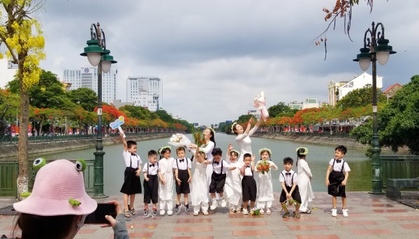 Hải Phòng rực cháy sắc đỏ hoa phượng, tím biếc hoa bằng lăng Hải Phòng rực cháy sắc đỏ hoa phượng, tím biếc hoa bằng lăng