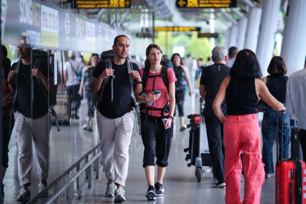 Hàng không và du lịch làm gì để vượt bão giá xăng dầu?