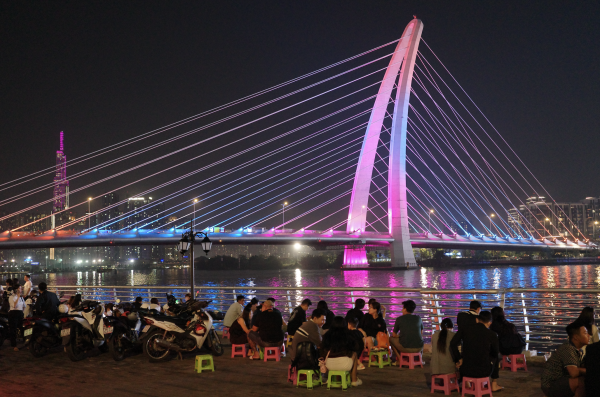 Hàng rong 'xí chỗ' công viên