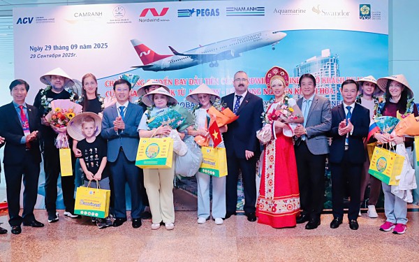 Hơn 30 chuyến bay đưa khách Nga đến Khánh Hòa mỗi tuần, du lịch khởi sắc