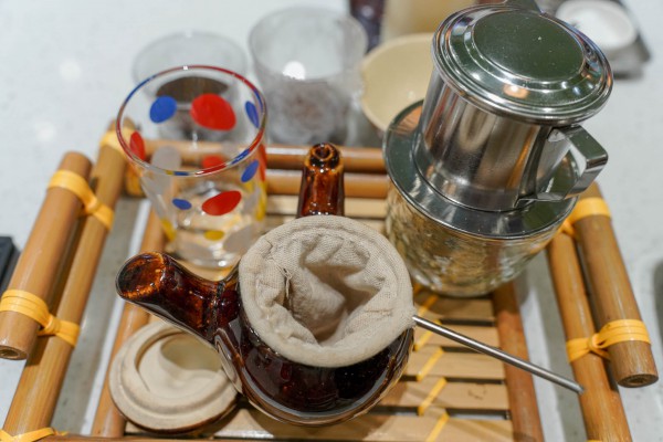 Khách Tây nườm nượp tới TP.HCM học pha cà phê trứng Khách Tây nườm nượp tới TP.HCM học pha cà phê trứng