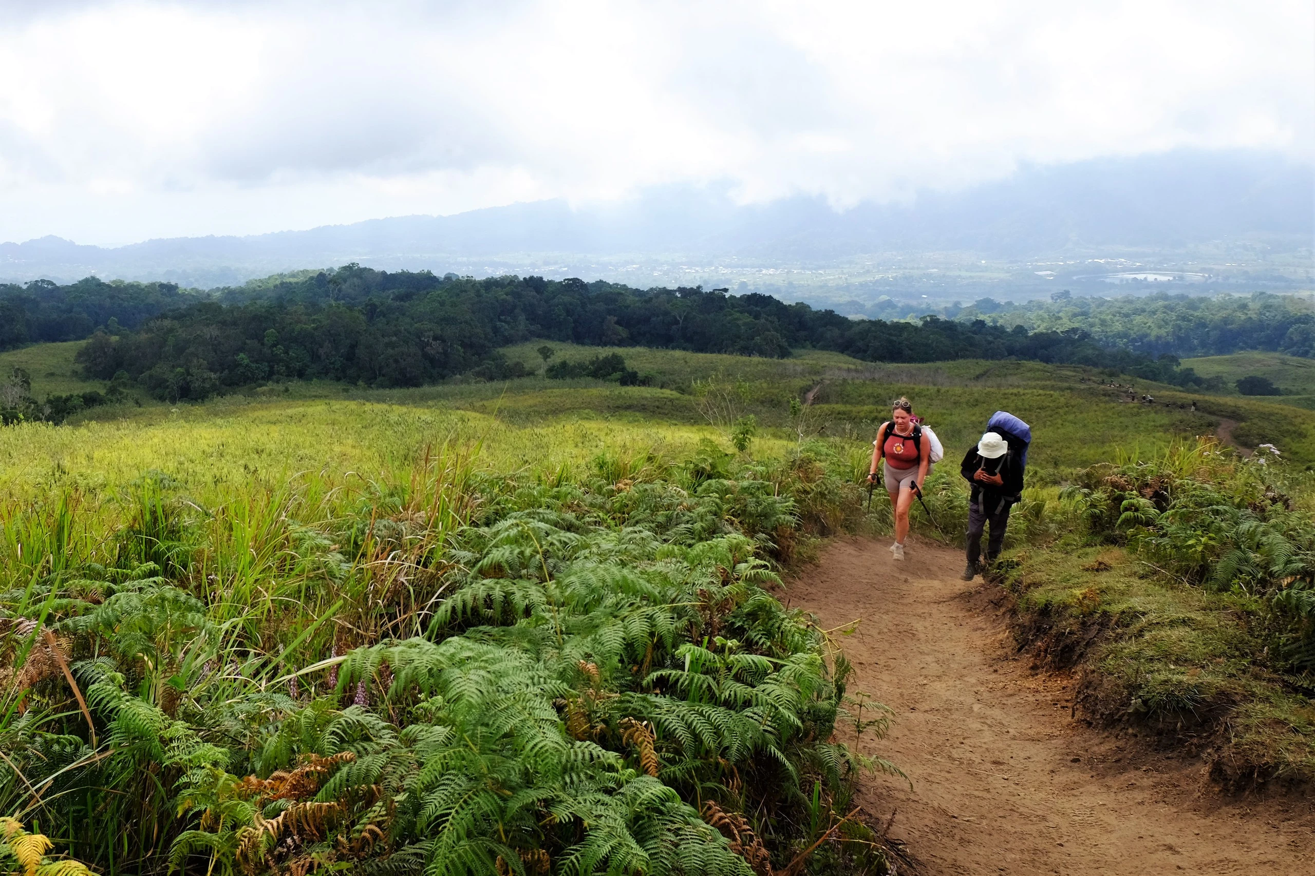 Khách Việt chinh phục cung trek núi lửa kỳ vĩ bậc nhất Indonesia