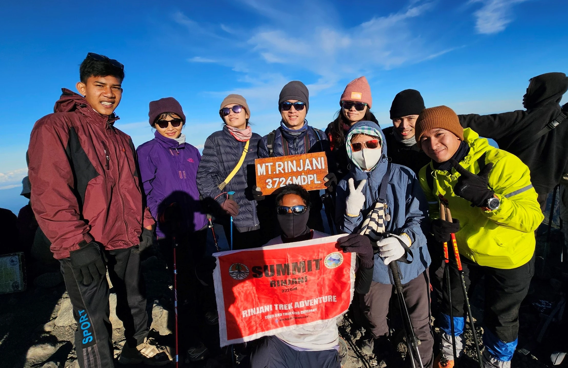 Khách Việt chinh phục cung trek núi lửa kỳ vĩ bậc nhất Indonesia