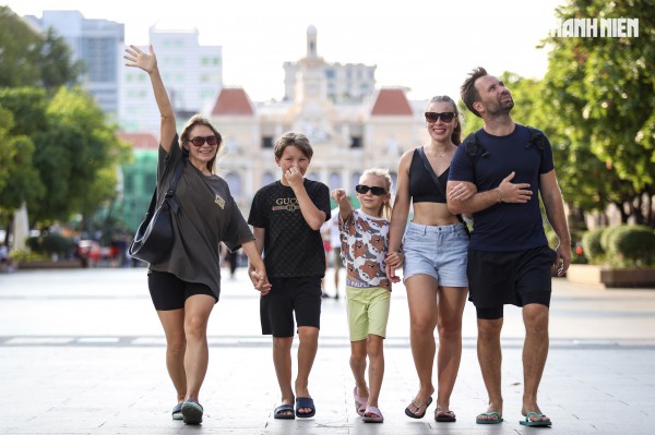 Khách quốc tế nhộn nhịp thăm TP.HCM trong mùa thấp điểm Khách quốc tế nhộn nhịp thăm TP.HCM trong mùa thấp điểm