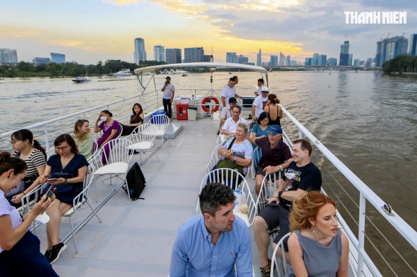 Khách quốc tế nhộn nhịp thăm TP.HCM trong mùa thấp điểm Khách quốc tế nhộn nhịp thăm TP.HCM trong mùa thấp điểm