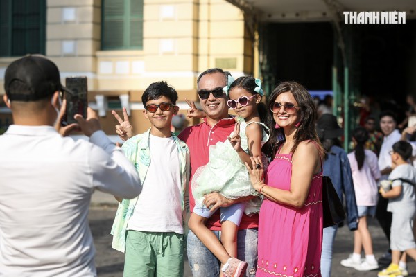 Khách quốc tế nhộn nhịp thăm TP.HCM trong mùa thấp điểm Khách quốc tế nhộn nhịp thăm TP.HCM trong mùa thấp điểm