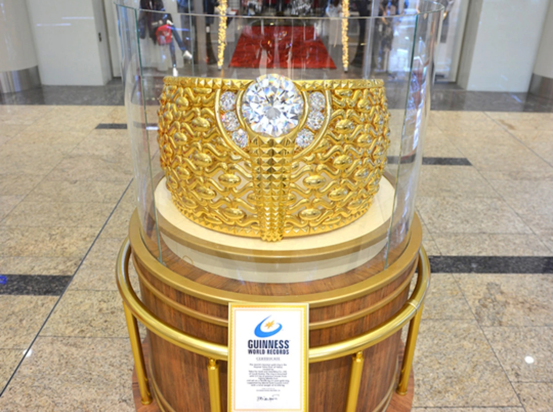 Khám phá chợ vàng lớn nhất thế giới, nơi lúc nào cũng có 10 tấn vàng