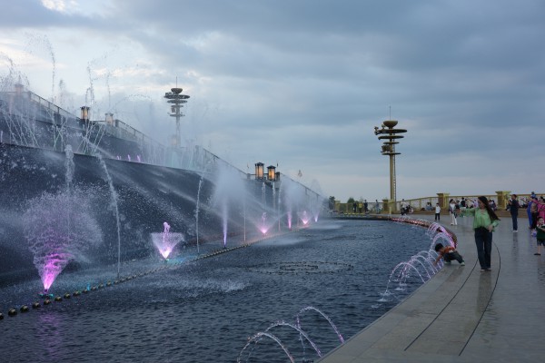 Khám phá 'đường hầm điêu khắc' bên trong tượng Bồ Tát Di Lặc ở núi Bà