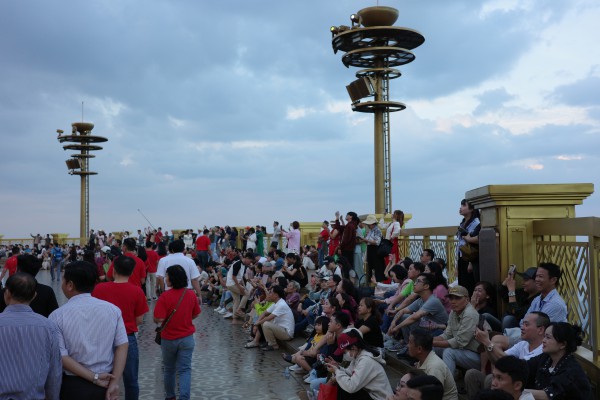 Khám phá 'đường hầm điêu khắc' bên trong tượng Bồ Tát Di Lặc ở núi Bà