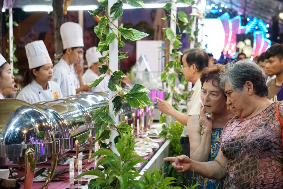 Rất nhiều tour trong và ngoài nước được ưu đãi với giá sốc tại Ngày hội Du lịch TP Hồ Chí Minh 2019. (Ảnh: Huy Chương)