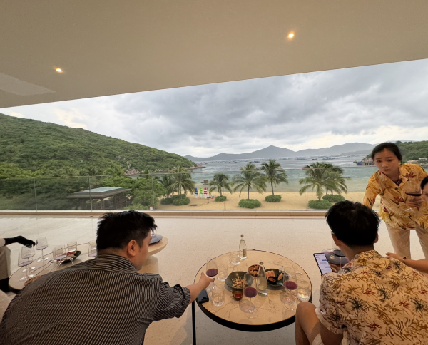 Lần đầu nghỉ dưỡng ở bán đảo 650 triệu đồng/đêm tại vịnh Vân Phong