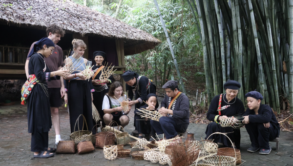 Làng 'ăn chung nồi cơm' độc nhất vô nhị ở Thái Nguyên gây sốt thế giới Làng 'ăn chung nồi cơm' độc nhất vô nhị ở Thái Nguyên gây sốt thế giới
