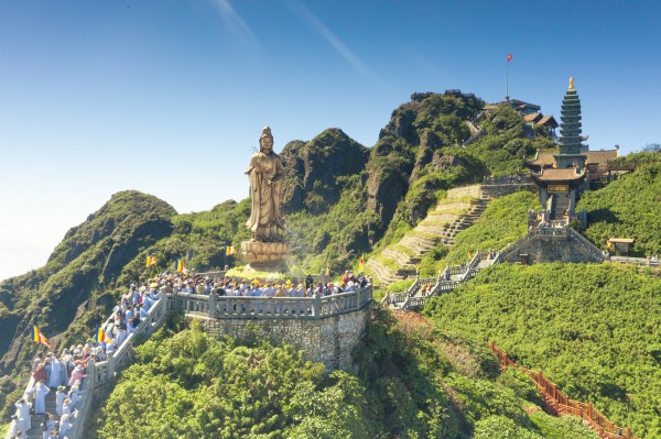 Lễ Vía Quán Thế Âm Bồ Tát đản sinh đầu tiên trên đỉnh thiêng Fansipan